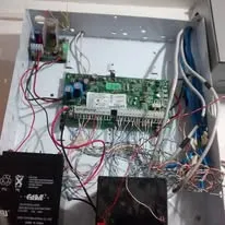 Panel de alarma cableado